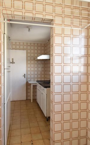 Apartamento à venda com 76m², 3 quartos e 1 vagaÁrea de Serviço