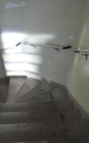 Apartamento para alugar com 62m², 2 quartos e sem vagaEscada de acesso