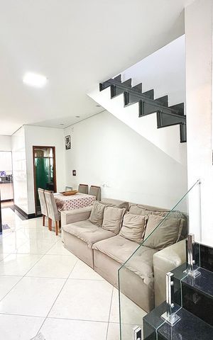Casa à venda com 64m², 2 quartos e 1 vaga Casa à venda com 64m², 2 quartos e 1 vagaSala