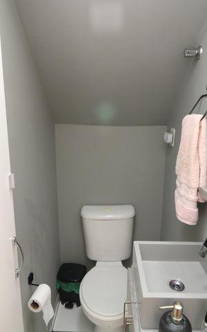Casa de condomínio à venda com 82m², 2 quartos e 1 vagaLavabo