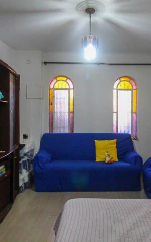Casa à venda com 237m², 4 quartos e 2 vagas Casa à venda com 237m², 4 quartos e 2 vagasSala