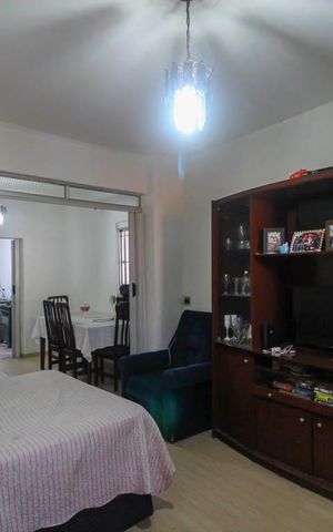Casa à venda com 237m², 4 quartos e 2 vagas Casa à venda com 237m², 4 quartos e 2 vagasSala