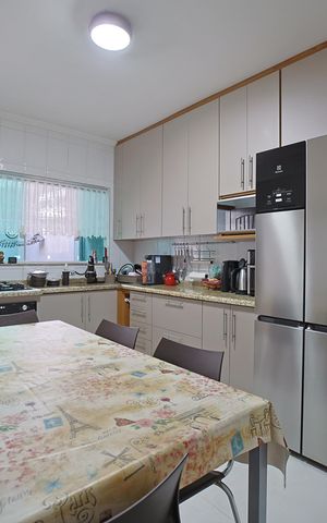 Casa à venda com 140m², 4 quartos e 2 vagasCozinha