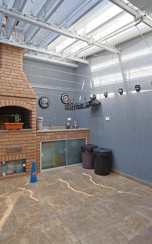 Casa à venda com 140m², 4 quartos e 2 vagasÁrea gourmet e Área de Serviço