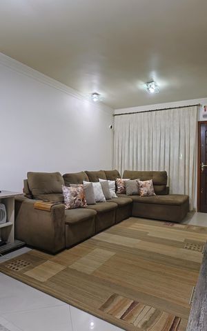 Casa à venda com 140m², 4 quartos e 2 vagasSala