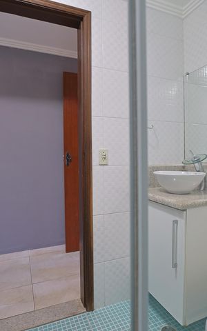Casa à venda com 140m², 4 quartos e 2 vagasBanheiro do Quarto 1