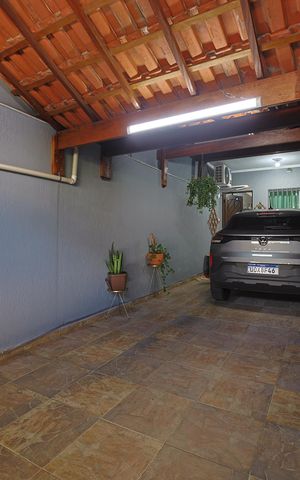 Casa à venda com 140m², 4 quartos e 2 vagasGaragem