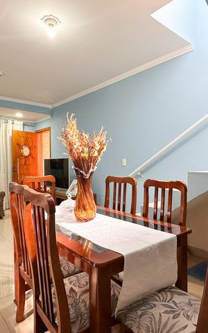 Casa à venda com 185m², 4 quartos e 2 vagas Casa à venda com 185m², 4 quartos e 2 vagasSala