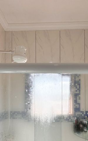Casa à venda com 185m², 4 quartos e 2 vagas Casa à venda com 185m², 4 quartos e 2 vagasBanheiro Social 2