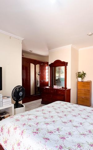 Casa à venda com 185m², 4 quartos e 2 vagas Casa à venda com 185m², 4 quartos e 2 vagasSuíte