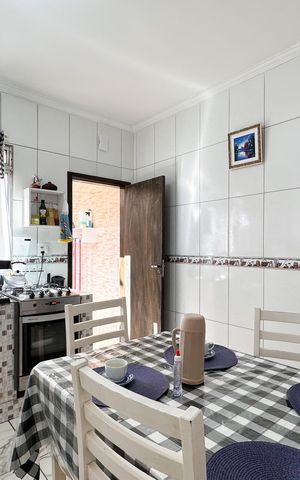 Casa à venda com 185m², 4 quartos e 2 vagas Casa à venda com 185m², 4 quartos e 2 vagasCozinha