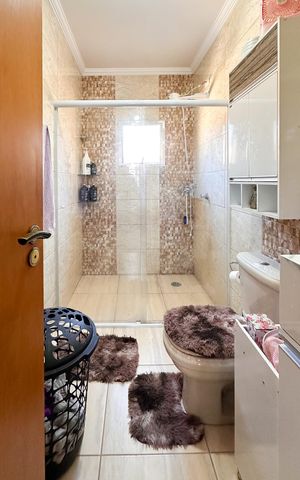 Casa à venda com 185m², 4 quartos e 2 vagas Casa à venda com 185m², 4 quartos e 2 vagasBanheiro da Suíte