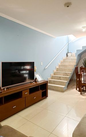 Casa à venda com 185m², 4 quartos e 2 vagas Casa à venda com 185m², 4 quartos e 2 vagasSala