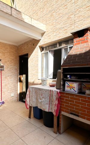 Casa à venda com 185m², 4 quartos e 2 vagas Casa à venda com 185m², 4 quartos e 2 vagasÁrea de Serviço