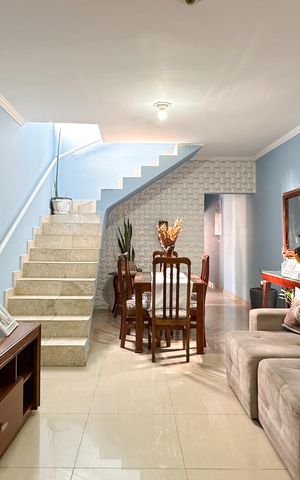 Casa à venda com 185m², 4 quartos e 2 vagas Casa à venda com 185m², 4 quartos e 2 vagasSala