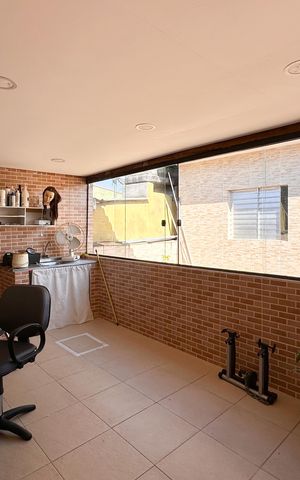 Casa à venda com 185m², 4 quartos e 2 vagas Casa à venda com 185m², 4 quartos e 2 vagasEscritório