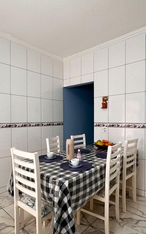 Casa à venda com 185m², 4 quartos e 2 vagas Casa à venda com 185m², 4 quartos e 2 vagasCozinha
