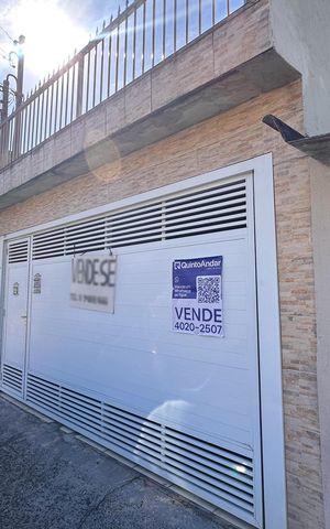 Casa à venda com 185m², 4 quartos e 2 vagas Casa à venda com 185m², 4 quartos e 2 vagasFachada