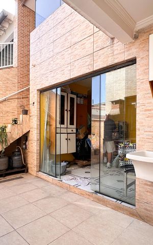 Casa à venda com 185m², 4 quartos e 2 vagas Casa à venda com 185m², 4 quartos e 2 vagasÁrea de Serviço