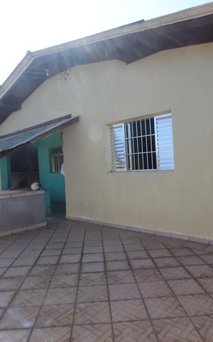 Casa à venda com 120m², 2 quartos e 2 vagasVaranda da Frente