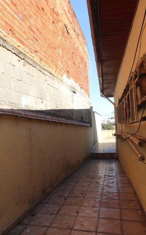 Casa à venda com 120m², 2 quartos e 2 vagasCorredor Lateral Direito