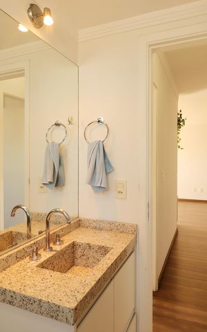 Apartamento à venda com 72m², 2 quartos e 2 vagasBanheiro Social
