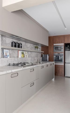Apartamento à venda com 115m², 2 quartos e 3 vagas Apartamento à venda com 115m², 2 quartos e 3 vagasCozinha