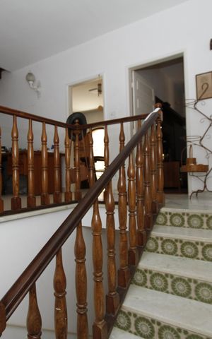 Casa à venda com 400m², 5 quartos e 6 vagasEscada