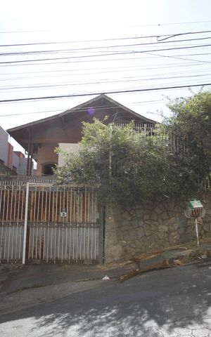 Casa à venda com 400m², 5 quartos e 6 vagasFachada