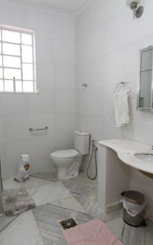 Casa à venda com 400m², 5 quartos e 6 vagasBanheiro 2