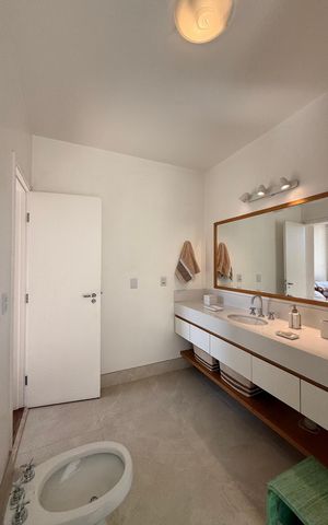 Apartamento para alugar com 230m², 4 quartos e 1 vaga