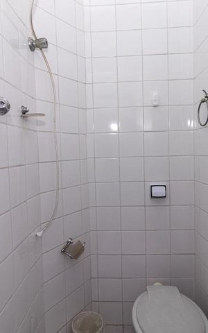 Apartamento para alugar com 140m², 3 quartos e sem vaga Apartamento para alugar com 140m², 3 quartos e sem vagaBanheiro de Serviço