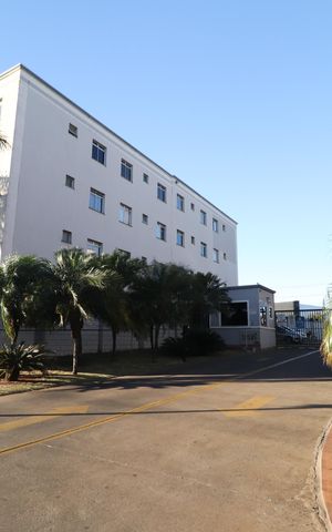 Apartamento para alugar com 45m², 2 quartos e 1 vagaFachada e portaria