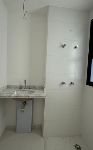 Apartamento à venda com 184m², 4 quartos e 4 vagas Apartamento à venda com 184m², 4 quartos e 4 vagasBanheiro da Suíte 1