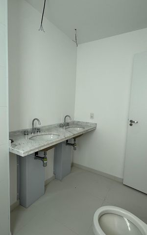 Apartamento à venda com 184m², 4 quartos e 4 vagas Apartamento à venda com 184m², 4 quartos e 4 vagasBanheiro da Suíte 2