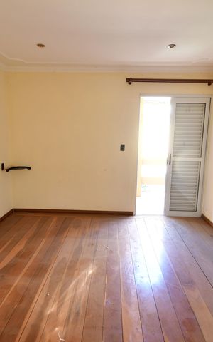 Casa à venda com 300m², 3 quartos e 3 vagasQuarto 3 - Suíte