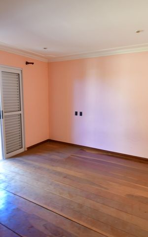 Casa à venda com 300m², 3 quartos e 3 vagasQuarto 2 - Suíte