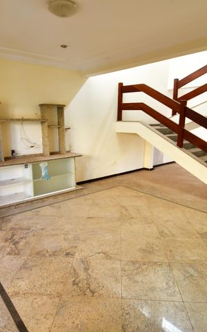 Casa à venda com 300m², 3 quartos e 3 vagasSala