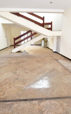 Casa à venda com 300m², 3 quartos e 3 vagasSala