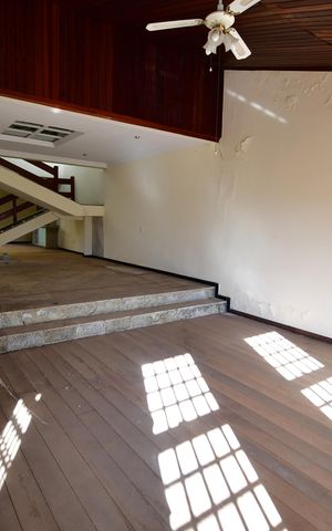 Casa à venda com 300m², 3 quartos e 3 vagasSala