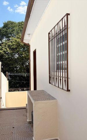 Casa para alugar com 100m², 2 quartos e 2 vagas Casa para alugar com 100m², 2 quartos e 2 vagasCorredor de entrada