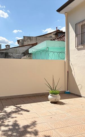 Casa para alugar com 100m², 2 quartos e 2 vagas Casa para alugar com 100m², 2 quartos e 2 vagasVaranda