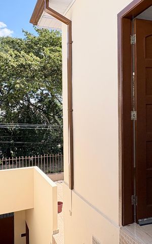 Casa para alugar com 100m², 2 quartos e 2 vagas Casa para alugar com 100m², 2 quartos e 2 vagasEscada de entrada