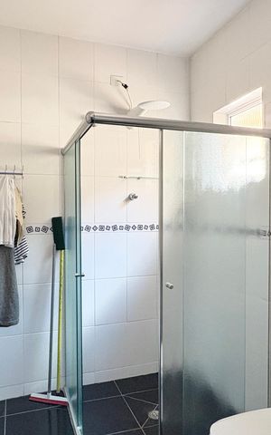 Casa para alugar com 100m², 2 quartos e 2 vagas Casa para alugar com 100m², 2 quartos e 2 vagasBanheiro da Suíte