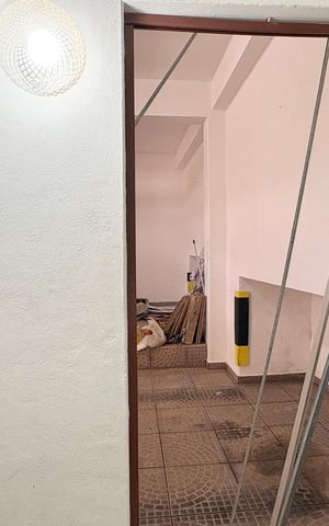 Casa para alugar com 100m², 2 quartos e 2 vagas Casa para alugar com 100m², 2 quartos e 2 vagasBanheiro da garagem