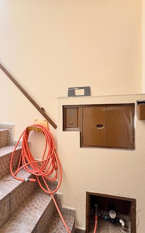 Casa para alugar com 100m², 2 quartos e 2 vagas Casa para alugar com 100m², 2 quartos e 2 vagasEscada de entrada