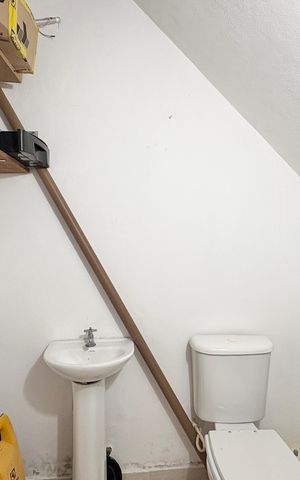 Casa para alugar com 100m², 2 quartos e 2 vagas Casa para alugar com 100m², 2 quartos e 2 vagasBanheiro da garagem