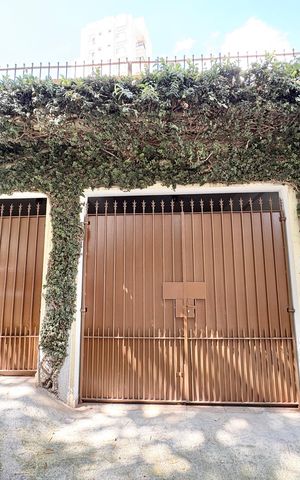 Casa para alugar com 100m², 2 quartos e 2 vagas Casa para alugar com 100m², 2 quartos e 2 vagasFachada