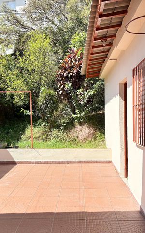 Casa para alugar com 100m², 2 quartos e 2 vagas Casa para alugar com 100m², 2 quartos e 2 vagasQuintal
