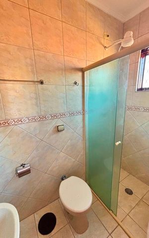 Casa para alugar com 280m², 4 quartos e 3 vagas Casa para alugar com 280m², 4 quartos e 3 vagasBanheiro